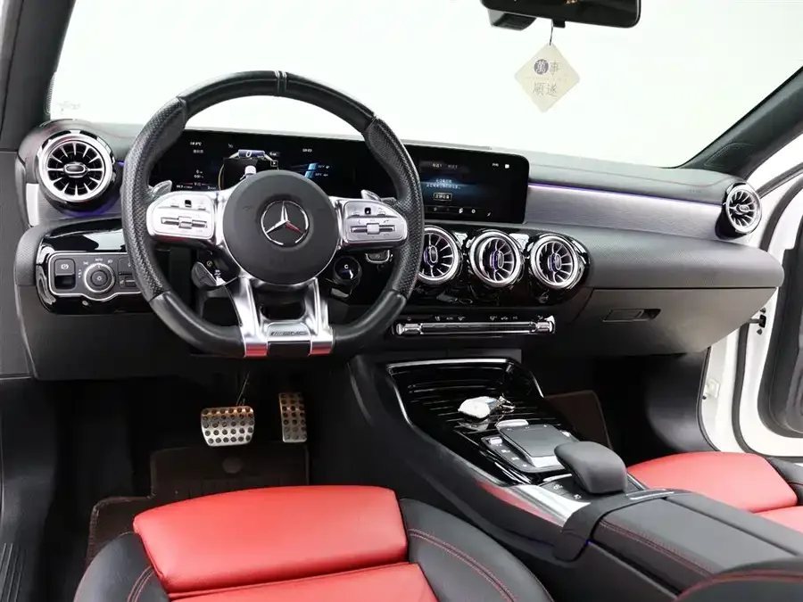 Mercedes-Benz A-Class AMG Mercedes-Benz A-Class AMG 2023 AMG A 35 L 4MATIC 2023 — миниатюра 3