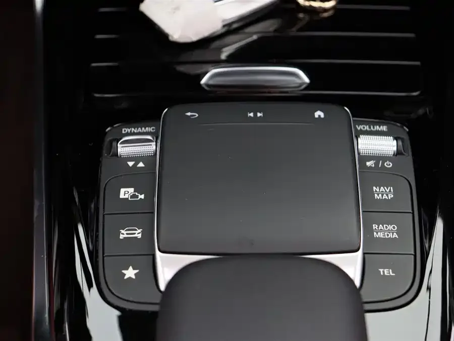 Mercedes-Benz A-Class AMG Mercedes-Benz A-Class AMG 2023 AMG A 35 L 4MATIC 2023 — миниатюра 5