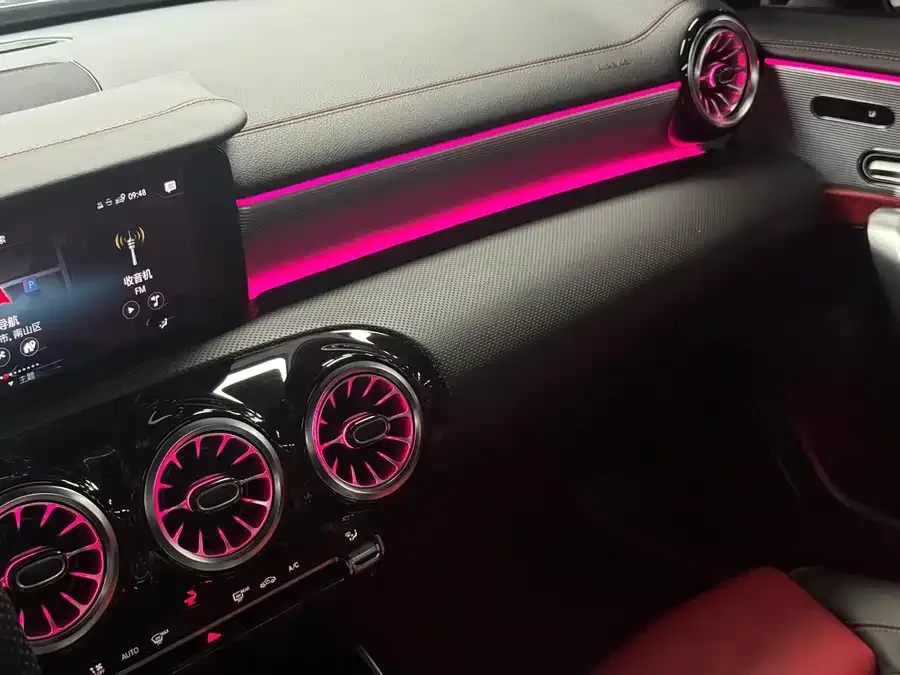 Mercedes-Benz A-Class AMG Mercedes-Benz A-Class AMG 2023 AMG A 35 L 4MATIC 2023 — миниатюра 3