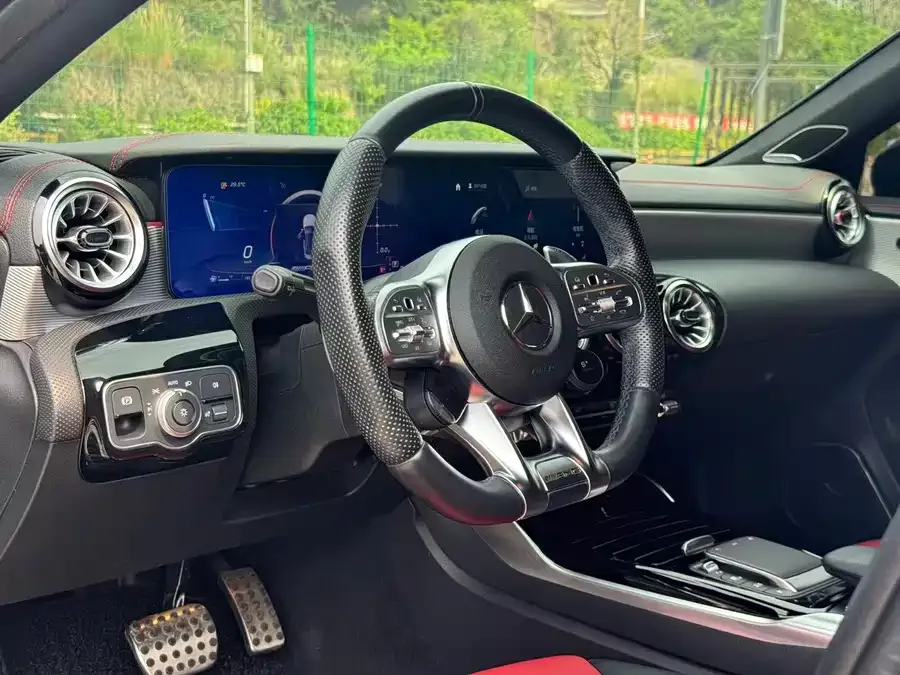 Mercedes-Benz A-Class AMG Mercedes-Benz A-Class AMG 2023 AMG A 35 L 4MATIC 2023 — миниатюра 4