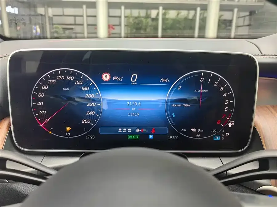 Mercedes-Benz GLC New Energy Mercedes-Benz GLC New Energy 2025 350 e L 4MATIC Collector's Edition 2025 — миниатюра 3