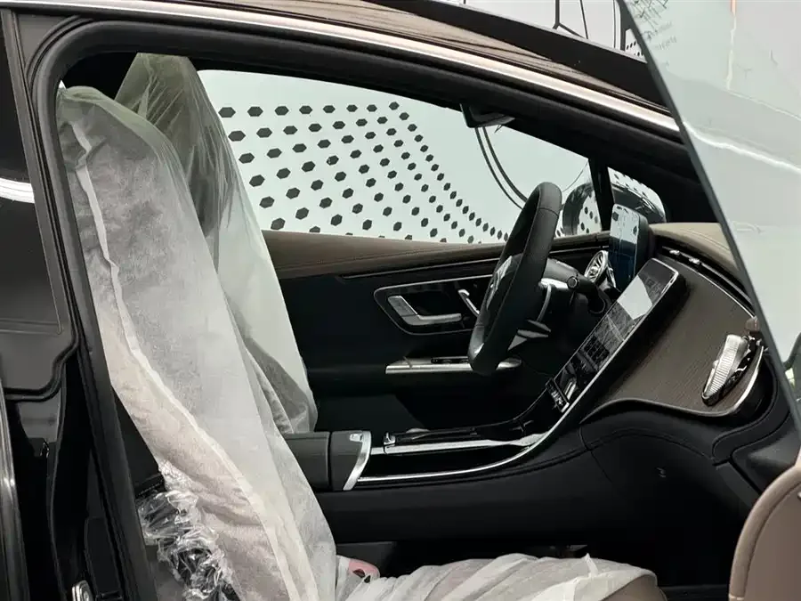 Mercedes-Benz EQE Mercedes-Benz EQE 2025 500 4MATIC Pioneer Edition 2025 — миниатюра 3