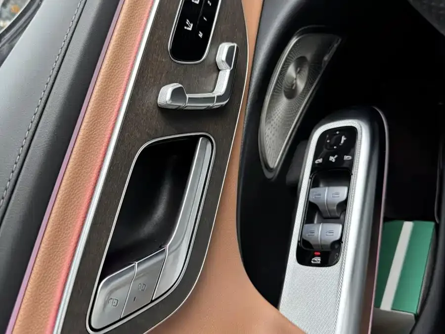 Mercedes-Benz E-Class Mercedes-Benz E-Class 2024 E 300 L Luxury Edition 2024 — миниатюра 4