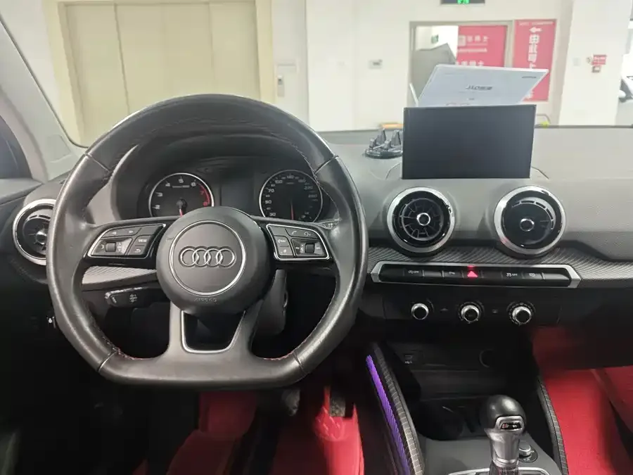 Audi Q2L 2022 35 TFSI aggressive and dynamic model 2023 — миниатюра 2