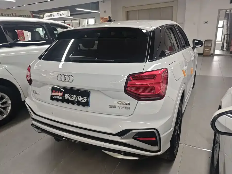 Audi Q2L 2022 35 TFSI aggressive and dynamic model 2023 — миниатюра 4