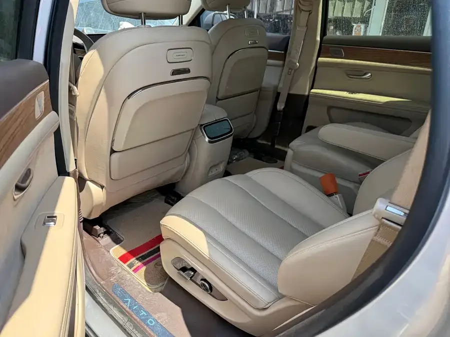 AITO M7 Wenjie M7 2024 1.5T Intelligent Driving 4WD Max Edition 6 Seaters 2024 — миниатюра 2