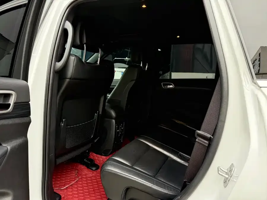 Jeep Grand Cherokee Grand Cherokee (imported) 2020 3.0L Professional Navigation Edition 2022 — миниатюра 2