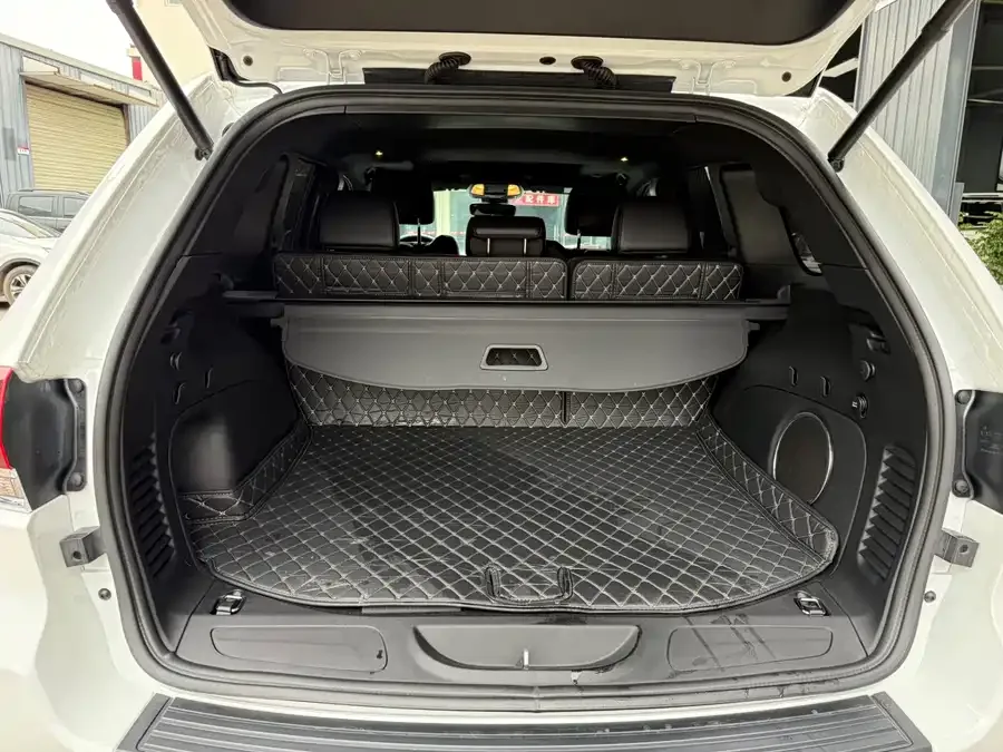Jeep Grand Cherokee Grand Cherokee (imported) 2020 3.0L Professional Navigation Edition 2022 — миниатюра 4