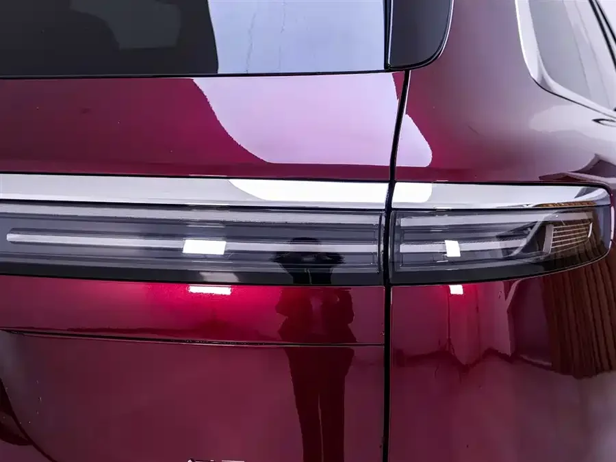 AITO M7 Wenjie M7 2026 Extended Range Ultra 4WD 5-Seater (192-line LiDAR) 2025 — миниатюра 3