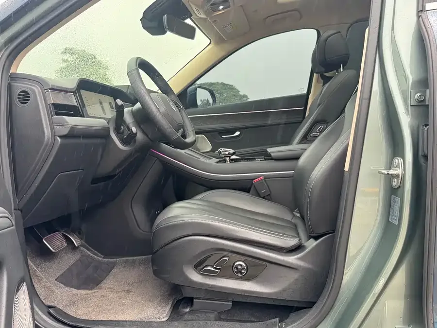 AITO M7 QM7 2022 1.5T 4WD Luxury Edition 2022 — миниатюра 3