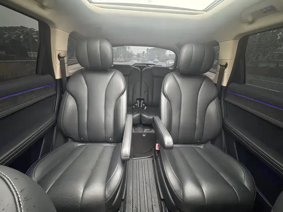 AITO M7 QM7 2022 1.5T 4WD Luxury Edition 2022 — миниатюра 5