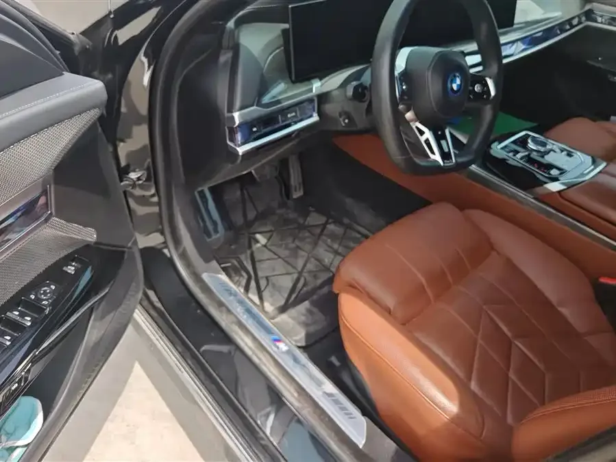 BMW i7 2023 eDrive50L Leading M Sports Package 2023 — миниатюра 3