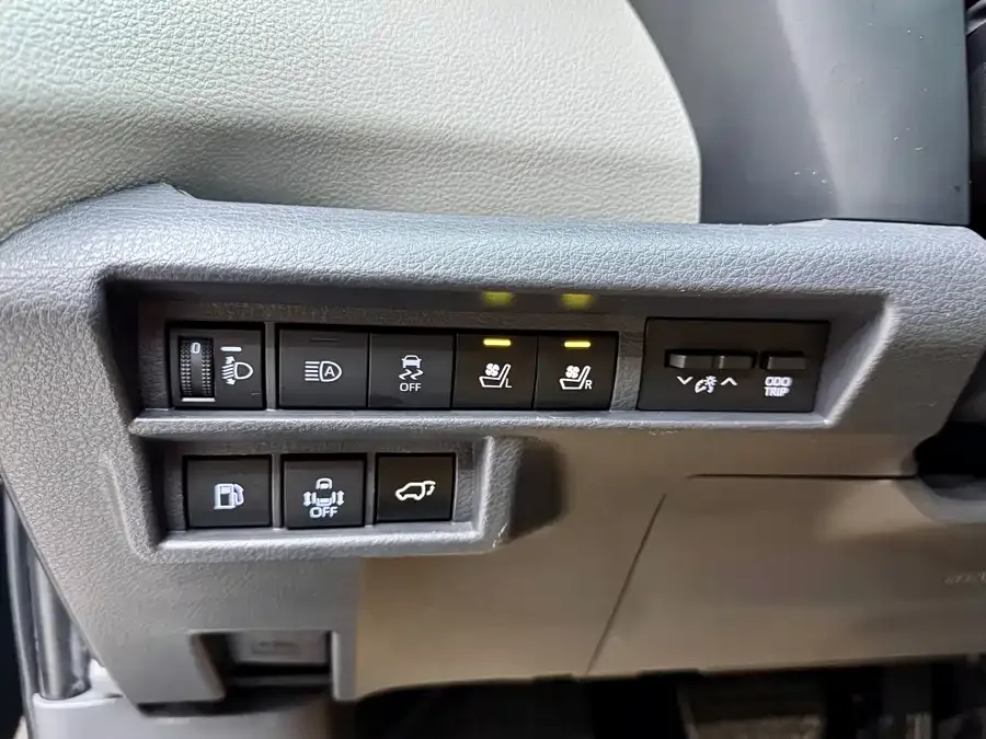 Toyota Sienna SIENNA 2021 2.5L Hybrid Comfort Edition 2022 — миниатюра 4