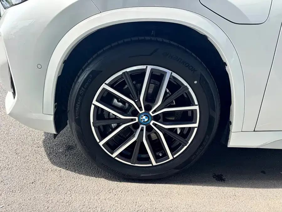 BMW iX1 2023 eDrive25L M Sport Package 2025 — миниатюра 2