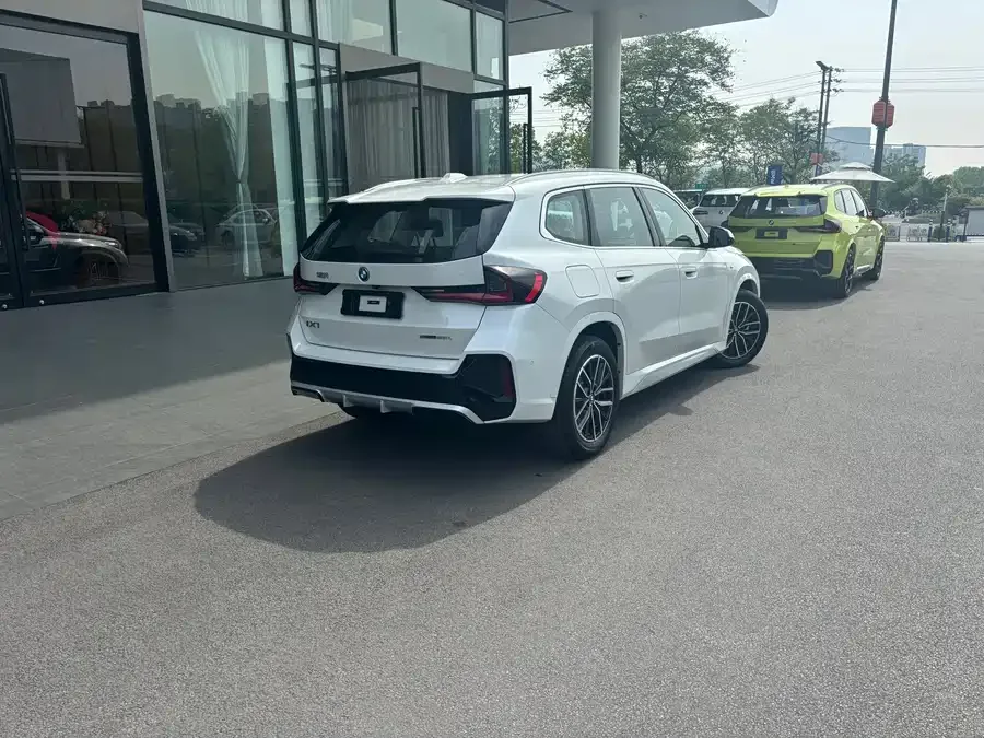 BMW iX1 2023 eDrive25L M Sport Package 2025 — миниатюра 4