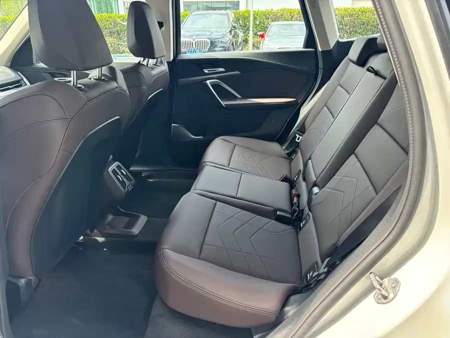 BMW iX1 2023 eDrive25L M Sport Package 2025 — миниатюра 5