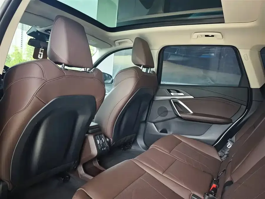 BMW iX1 2025 eDrive25L M Sport Package 2025 — миниатюра 4