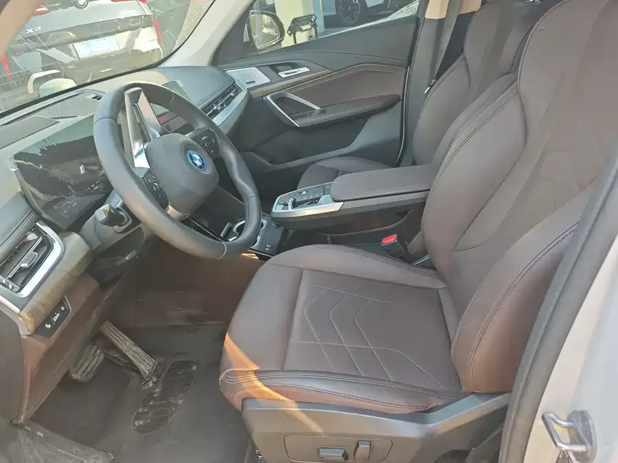 BMW iX1 2025 xDrive30L X Design Package 2025 — миниатюра 2