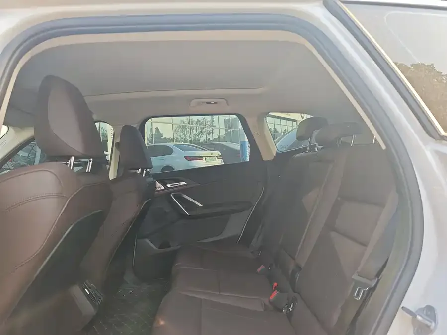 BMW iX1 2025 xDrive30L X Design Package 2025 — миниатюра 3
