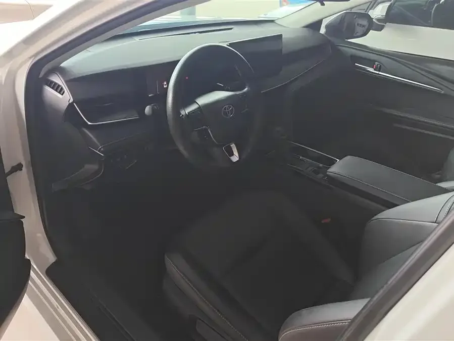 Toyota Camry Camry 2024 2.0E Elite Edition 2024 — миниатюра 3