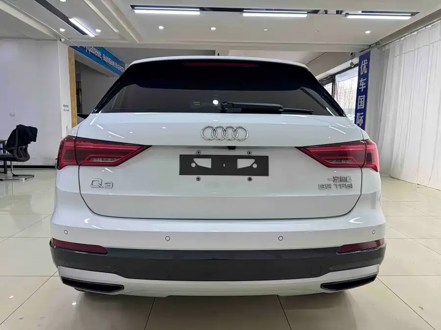 Audi Q3 2023 35 TFSI Fashion Elegant Edition (1.4T) 2022 — миниатюра 2