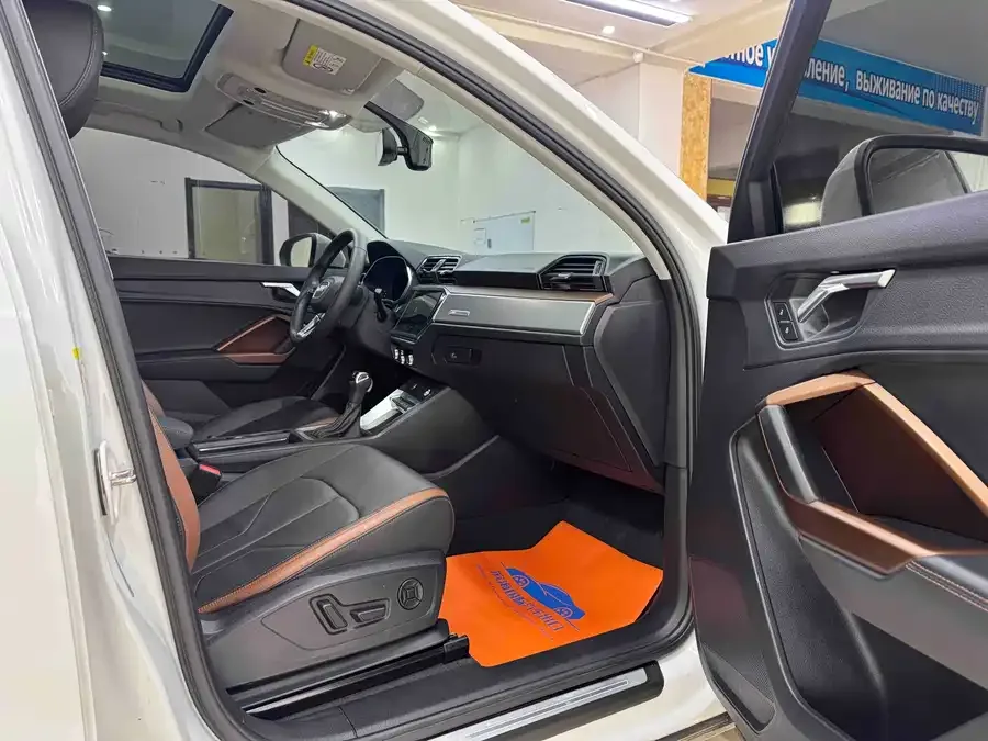 Audi Q3 2023 35 TFSI Fashion Elegant Edition (1.4T) 2022 — миниатюра 3