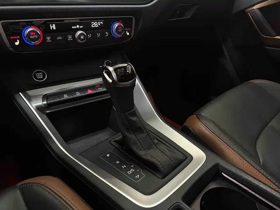 Audi Q3 2023 35 TFSI Fashion Elegant Edition (1.4T) 2022 — миниатюра 4