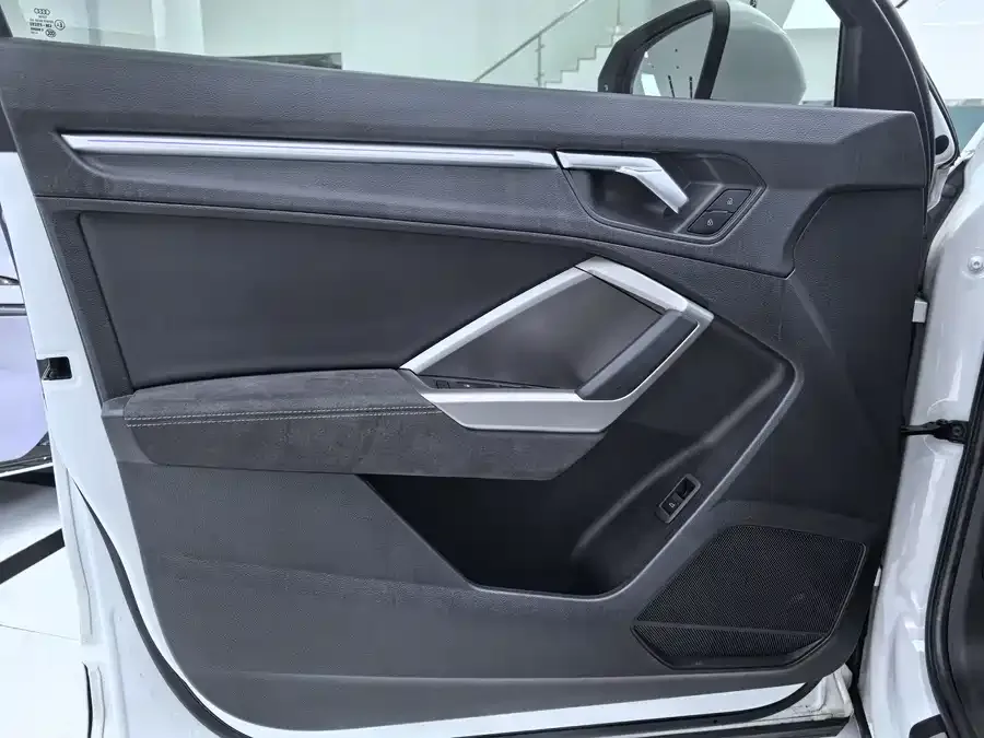 Audi Q3 2022 40 TFSI Fashionable and Dynamic 2022 — миниатюра 5