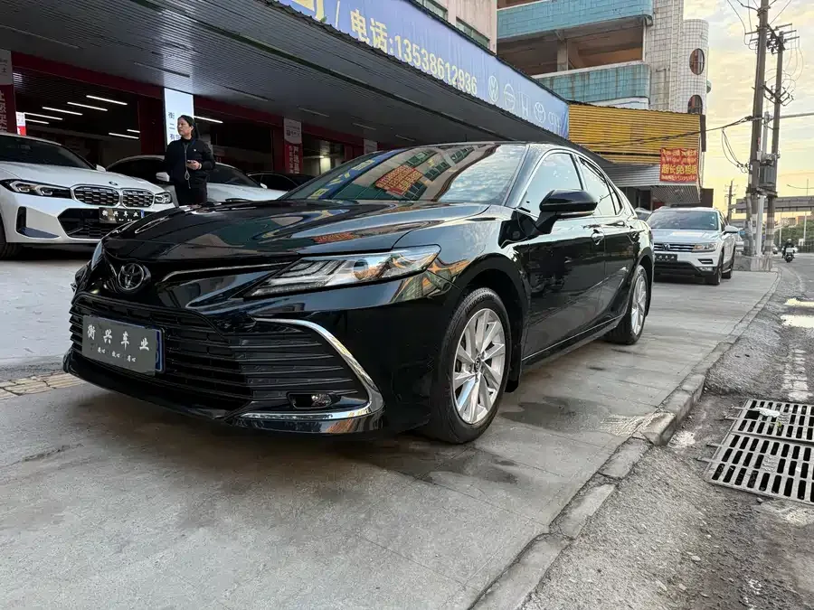Toyota Camry Camry 2023 2.0G Deluxe Edition 2023 — фото 1, купить с доставкой в Москву