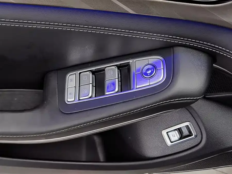 Hongqi H9 Hongqi H9 2020 2.0T Intelligent Connection Flagship Edition 2022 — миниатюра 3