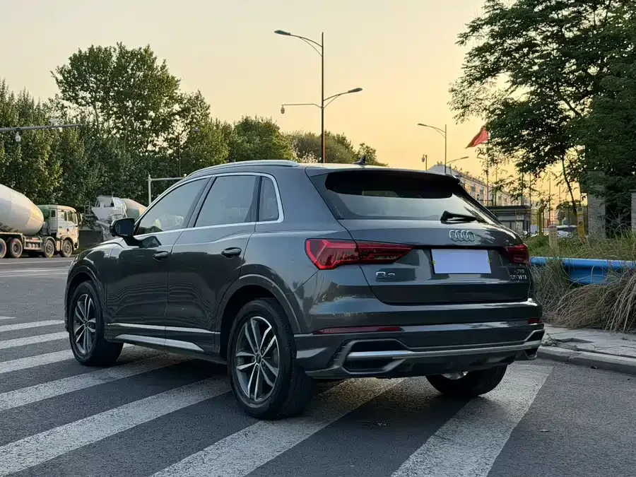 Audi Q3 2021 35 TFSI Enterprising and Elegant Model 2022 — миниатюра 2