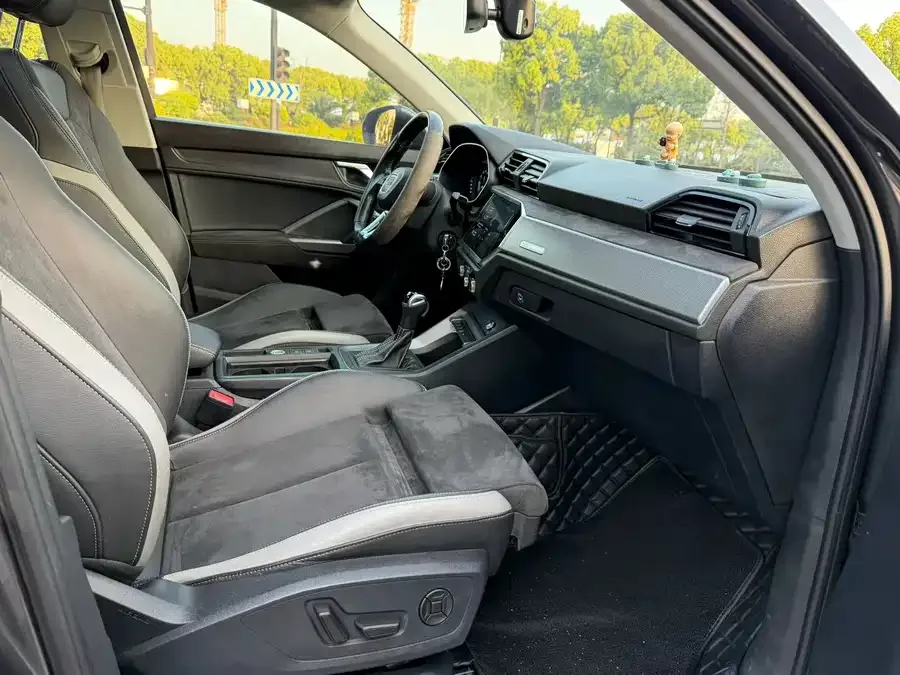 Audi Q3 2021 35 TFSI Enterprising and Elegant Model 2022 — миниатюра 3