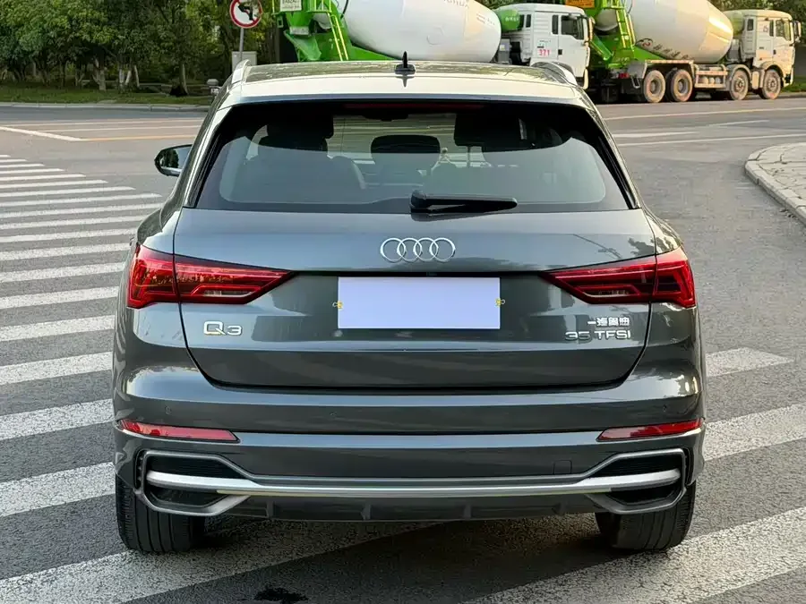 Audi Q3 2021 35 TFSI Enterprising and Elegant Model 2022 — миниатюра 4