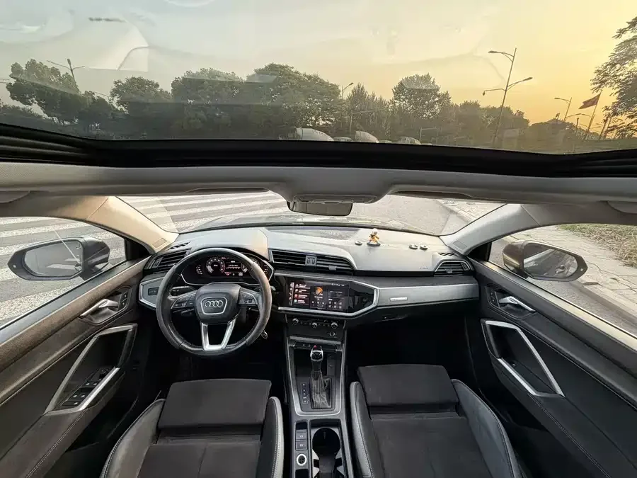 Audi Q3 2021 35 TFSI Enterprising and Elegant Model 2022 — миниатюра 5