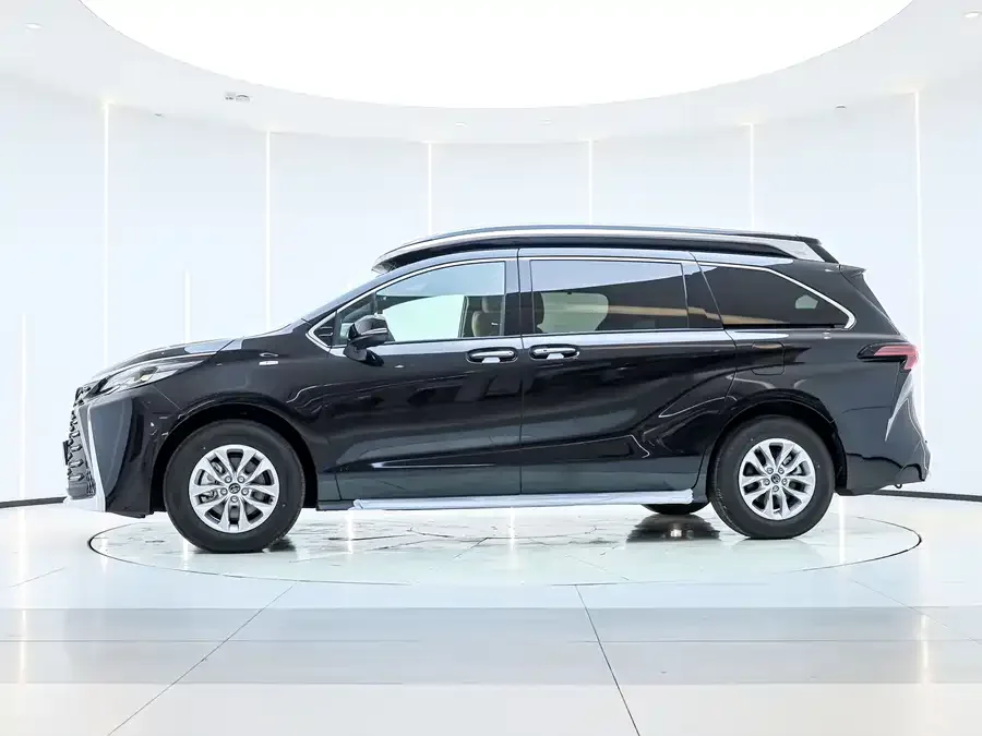 Toyota Granvia 2026 Grevia 2.5L Hybrid Comfort Edition 2025 — миниатюра 3