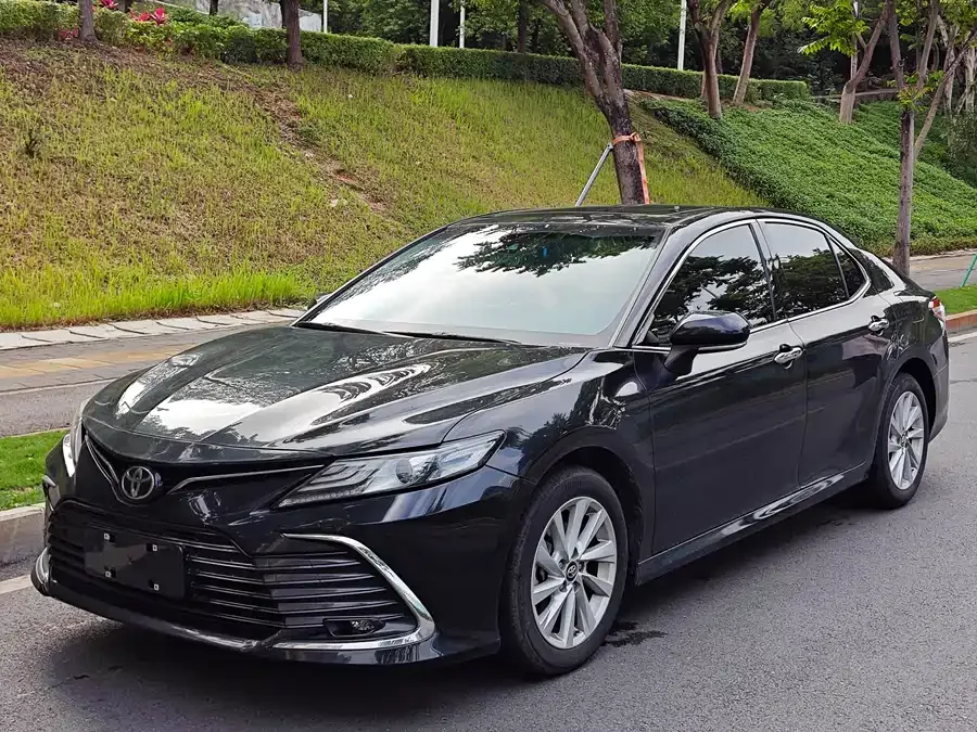Toyota Camry Camry 2021 2.0G Deluxe Edition 2022 — фото 1, купить с доставкой в Москву