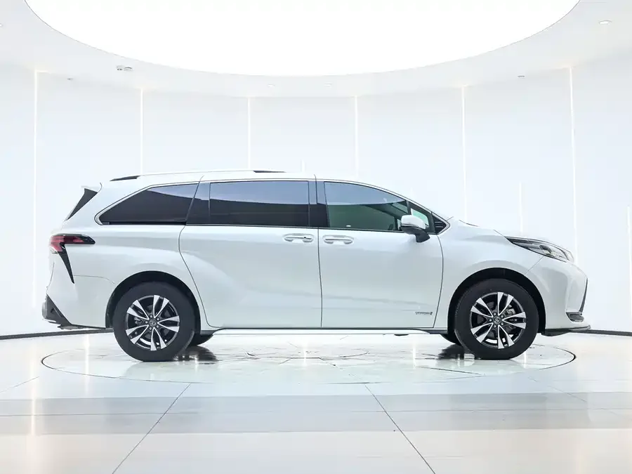 Toyota Granvia Grevia 2023 2.5L Hybrid Luxury Edition 2024 — миниатюра 2