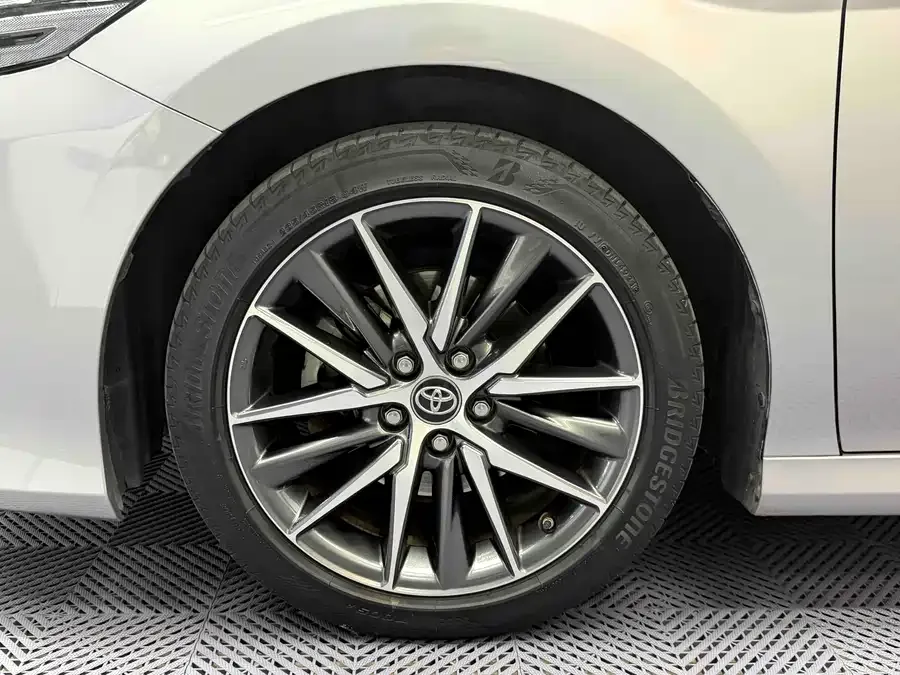Toyota Camry Camry 2021 2.5G Deluxe Edition 2022 — миниатюра 2