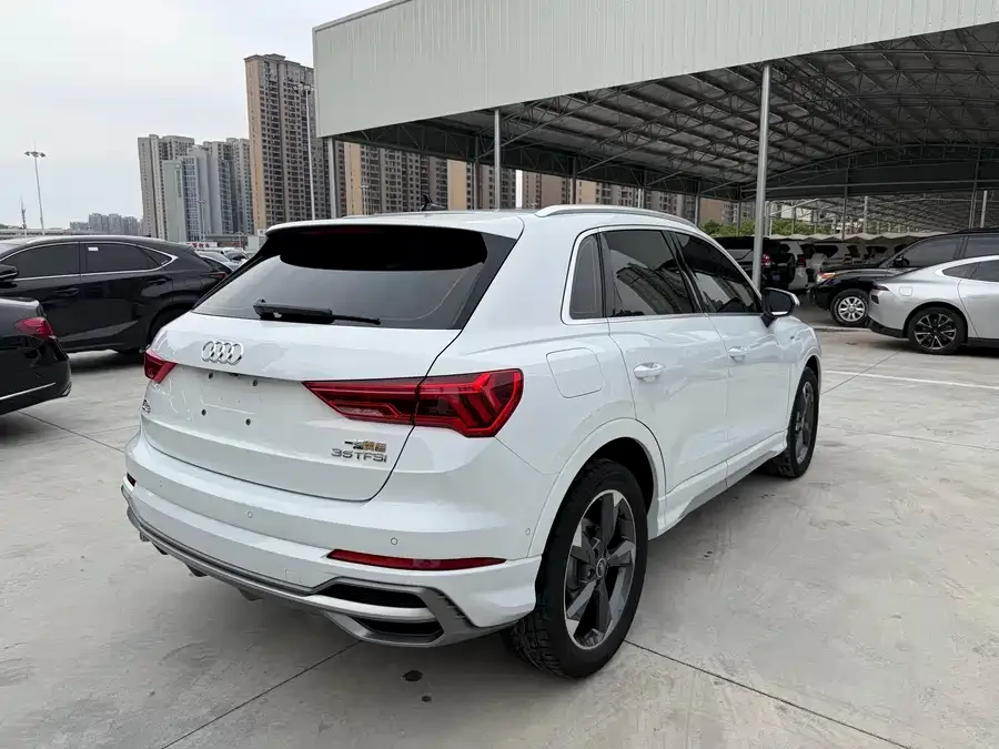 Audi Q3 2022 35 TFSI Fashionable and Dynamic 2023 — миниатюра 2