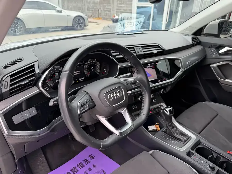 Audi Q3 2022 35 TFSI Fashionable and Dynamic 2023 — миниатюра 3