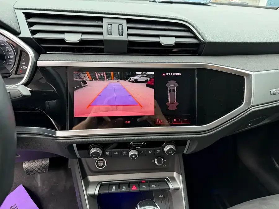 Audi Q3 2022 35 TFSI Fashionable and Dynamic 2023 — миниатюра 4