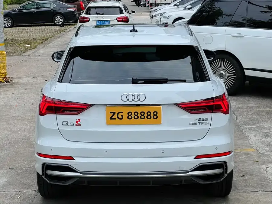 Audi Q3 2022 35 TFSI aggressive and dynamic model 2022 — миниатюра 2