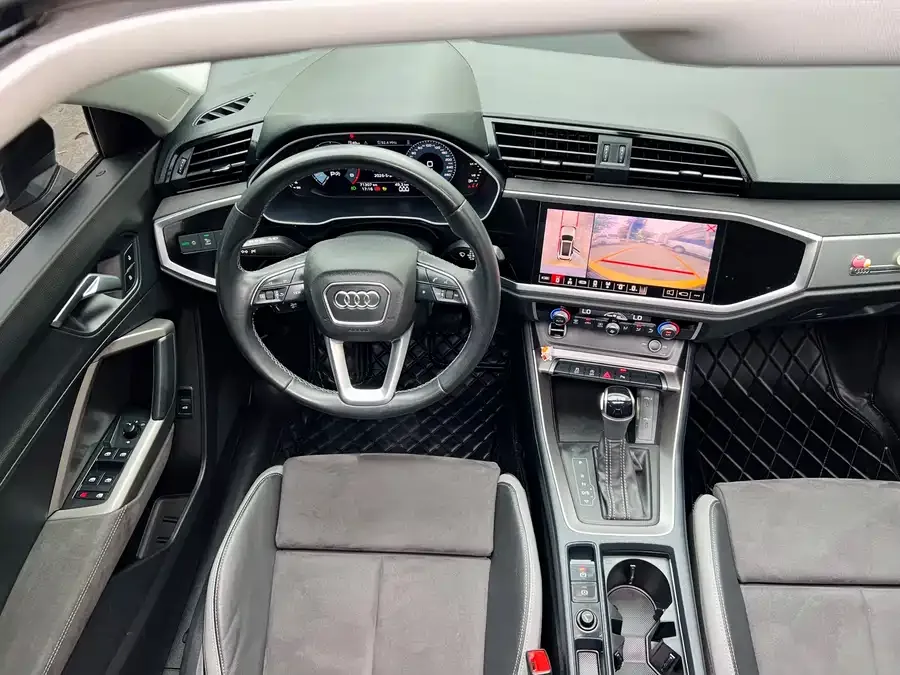Audi Q3 2022 35 TFSI aggressive and dynamic model 2022 — миниатюра 4