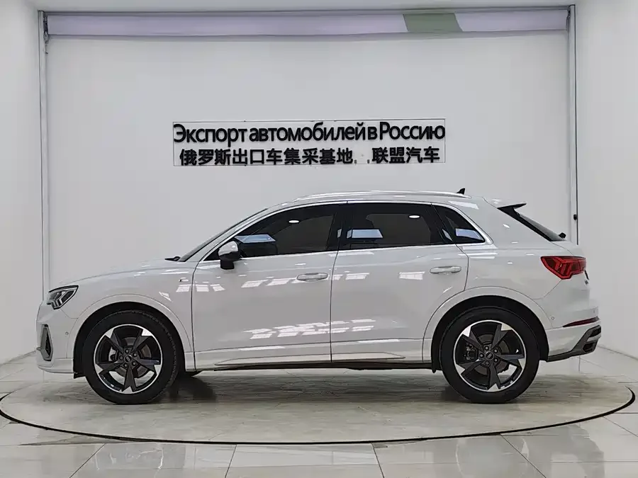 Audi Q3 2023 35 TFSI Fashion Dynamic Edition (1.4T) 2023 — миниатюра 2