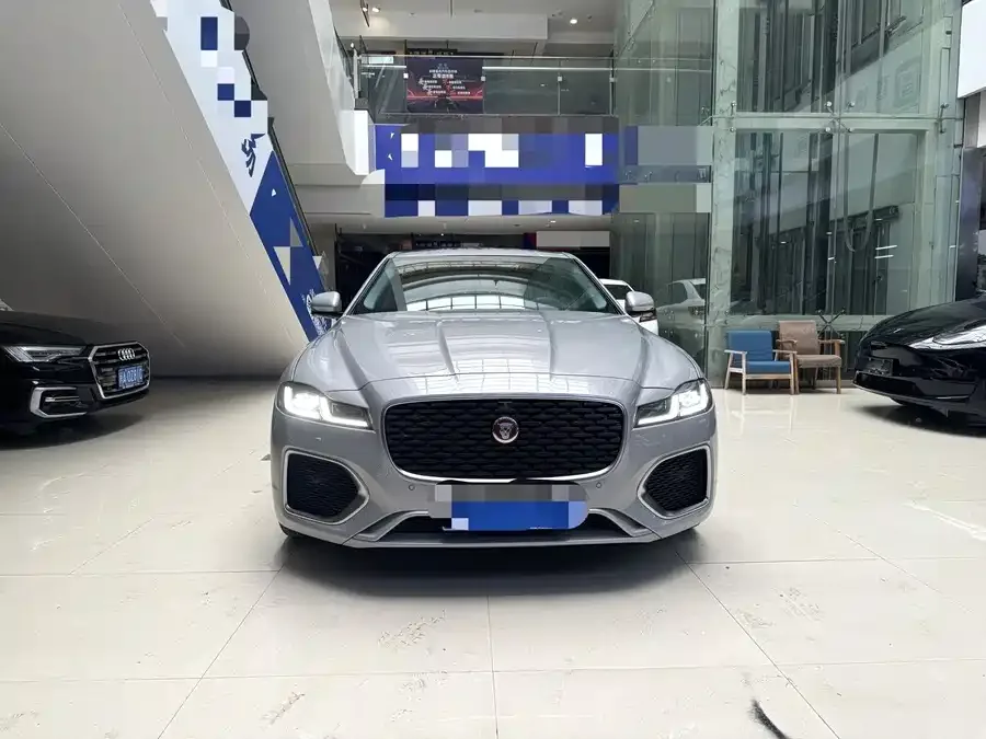 Jaguar XFL 2025 2.0T P250 Two-Wheel Drive Premium Luxury Edition 2026 — миниатюра 4