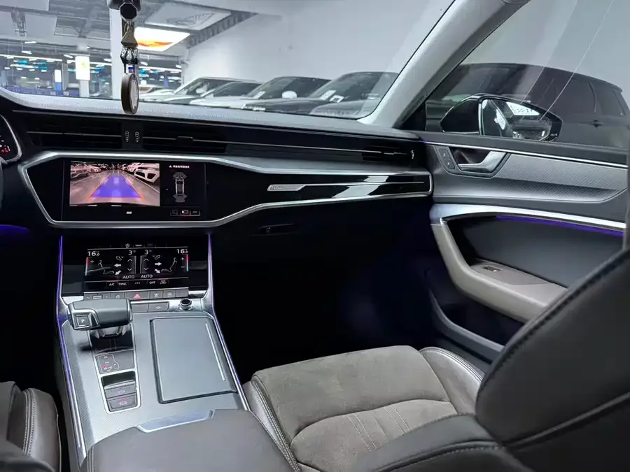 Audi A7L 2024 45TFSI S-line Dream Flow Crystal Set 2024 — миниатюра 3