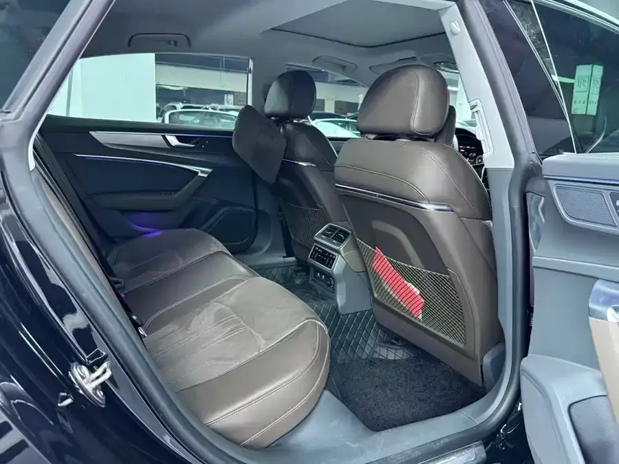 Audi A7L 2024 45TFSI S-line Dream Flow Crystal Set 2024 — миниатюра 4