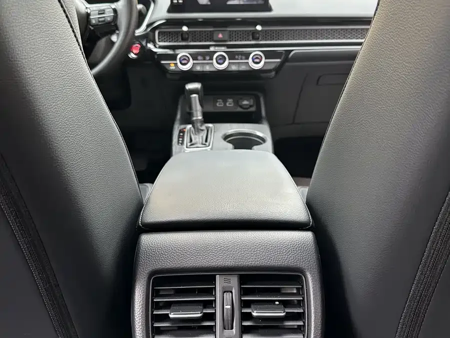 Honda Integra Stylish 2023 240TURBO CVT Deluxe Edition 2025 — миниатюра 4