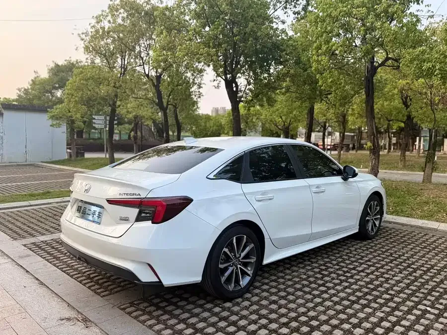 Honda Integra Stylish 2022 240TURBO CVT Deluxe Edition 2022 — миниатюра 2