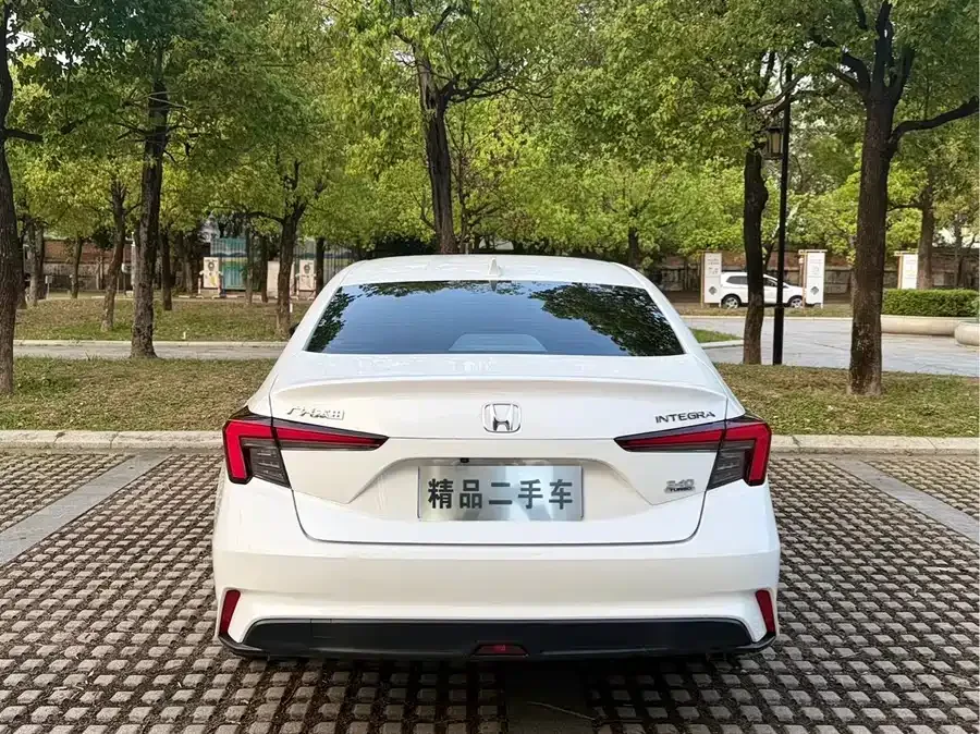Honda Integra Stylish 2022 240TURBO CVT Deluxe Edition 2022 — миниатюра 3